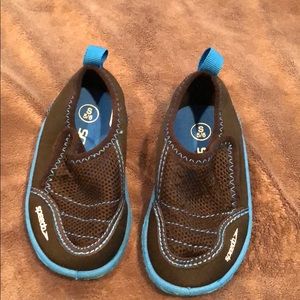 Speedo water shoes